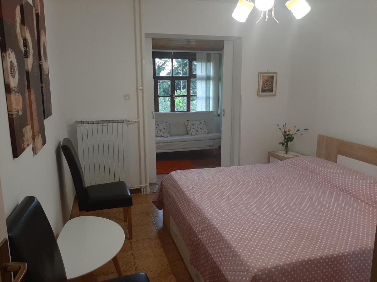 Apartman Clara 2 *